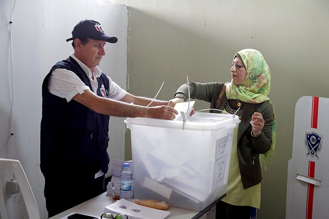 A woman casts her vote in Lebanon's first parliamentary elections since 2009. Photo: UN Women/Jean Safi