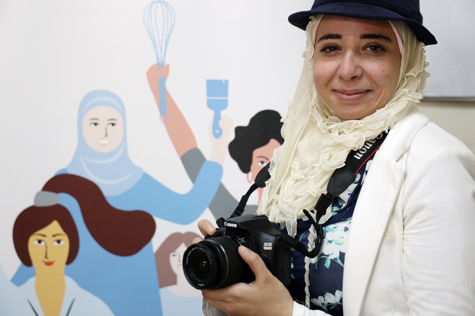Lebanese Photographer Ihsan Hatab. Photo: UN Women/ Dar Al Mussawir